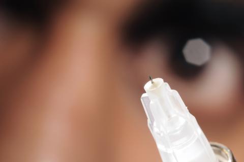 Microneedle and eye